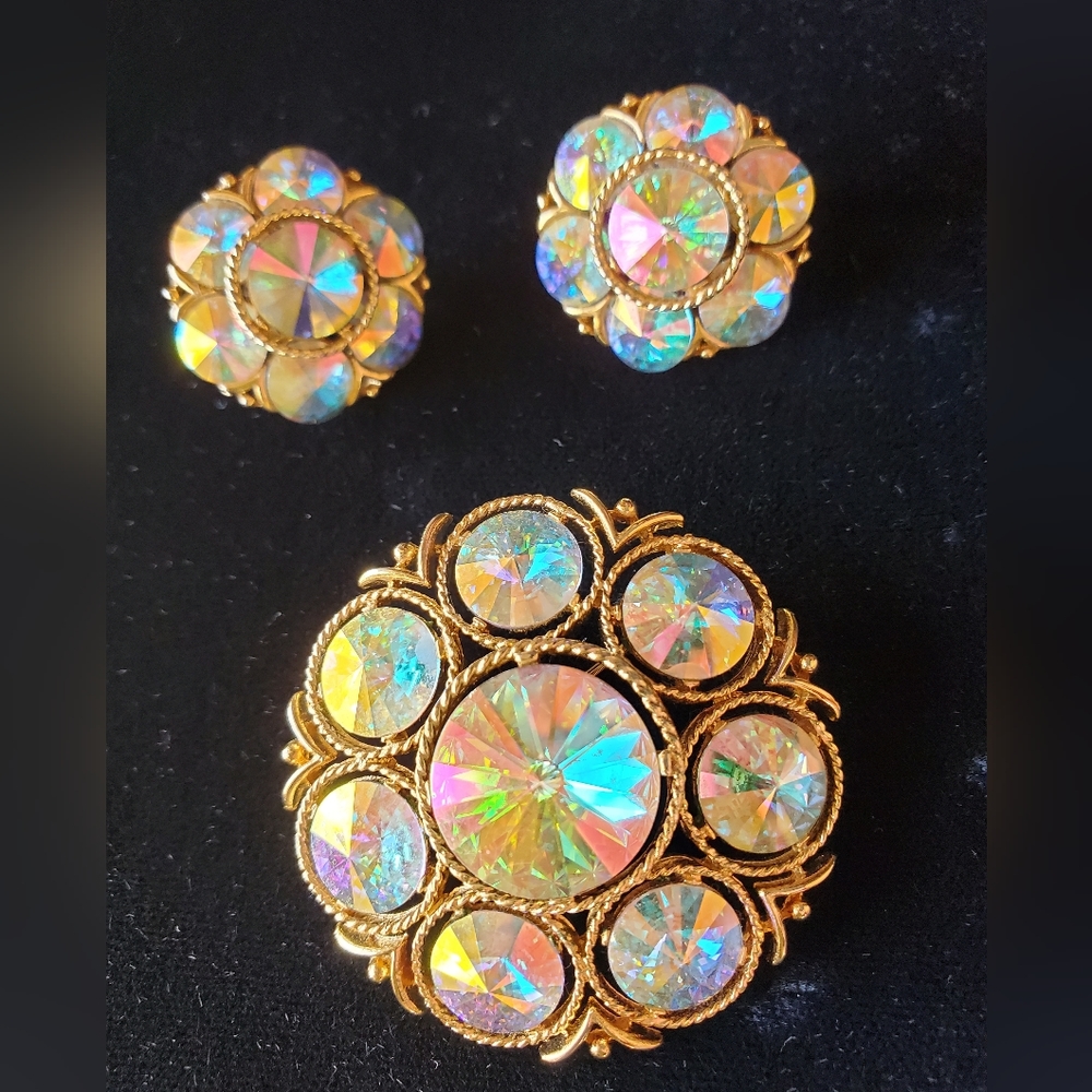GORGEOUS Vintage Lisner Aurora Borealis Rivoli Brooch and Earrings Set 1960's